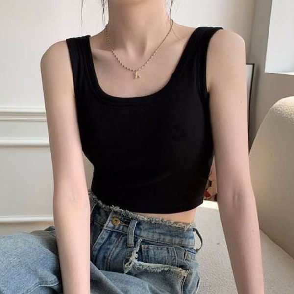 데일리 착장 가능한 여름 데일리 크롭 나시 패셔너블하게 입기 좋은 민소매 썸머 여자 패션