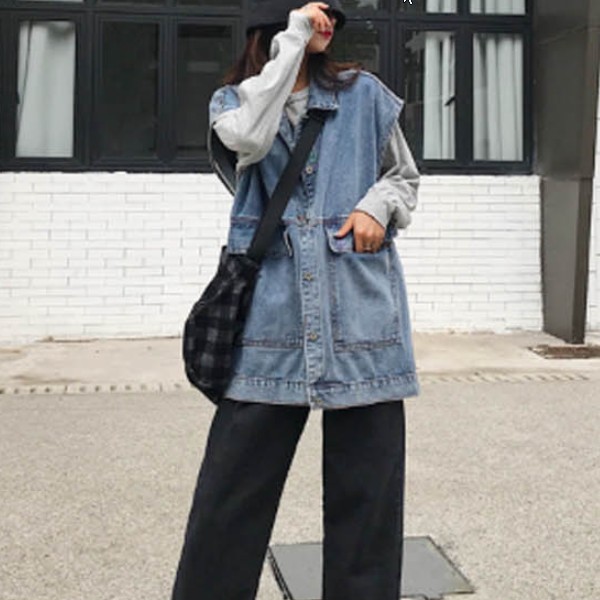 레이어드 진조끼 오버사이즈 디자인으로 캐주얼하고 트렌디한 무드를 연출하는 데님 베스트