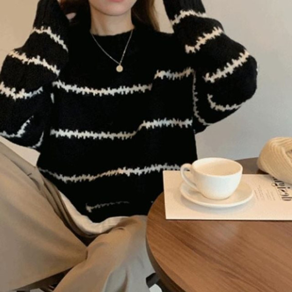 캐주얼 여성 롱슬리브 스웨터 스트라이프 패턴으로 산뜻한 포인트를 더한 루즈핏 긴팔 니트