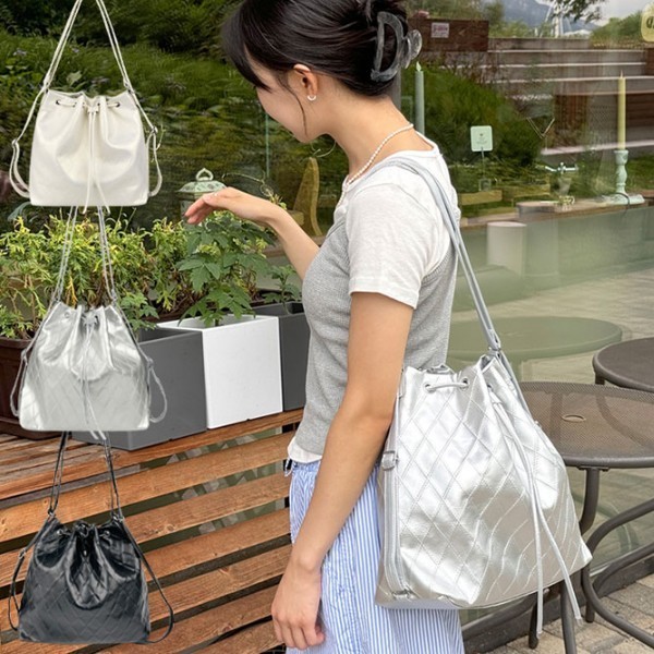 끈조임 버킷 숄더백 화려한 반짝이는 디자인 어깨에 걸치거나 백팩 두가지 방식