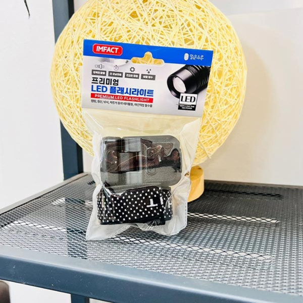 맑은하루 LED 플래시라이트 충전 줌 랜턴 8008A