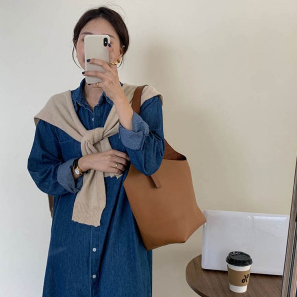 양쪽 주머니 포켓 셔츠 원피스 진청 연청 코디 데일리 스타일링 소프트 여성스러운