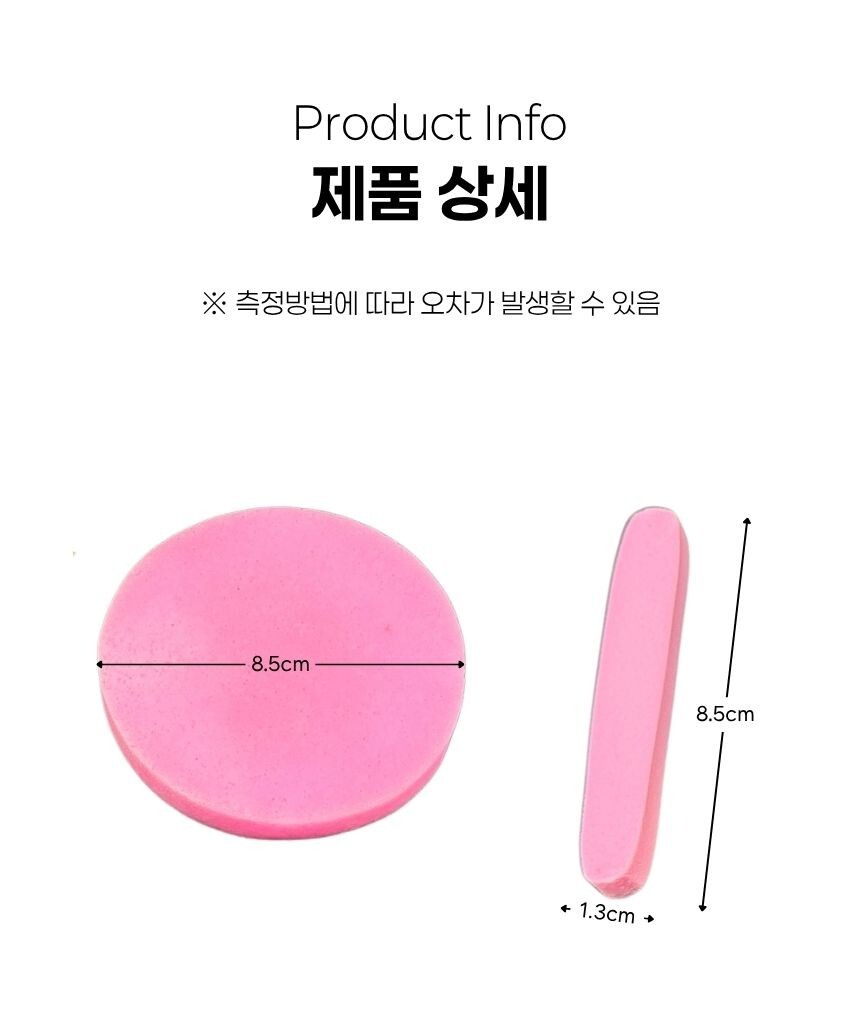 사용한 스펀지를 손으로 짜내는 장면 이미지