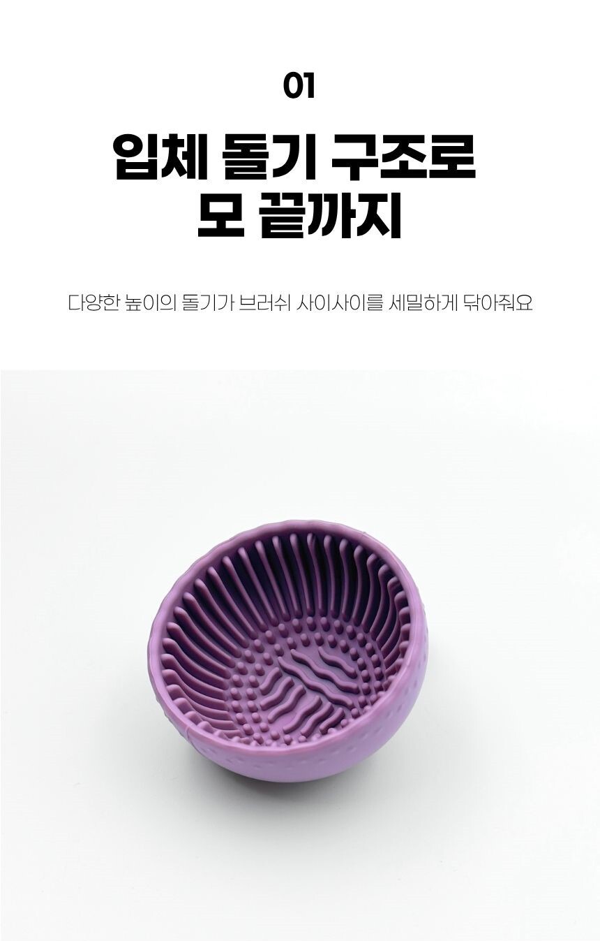 컵을 손으로 잡고 사용하는 실제 사용 예시