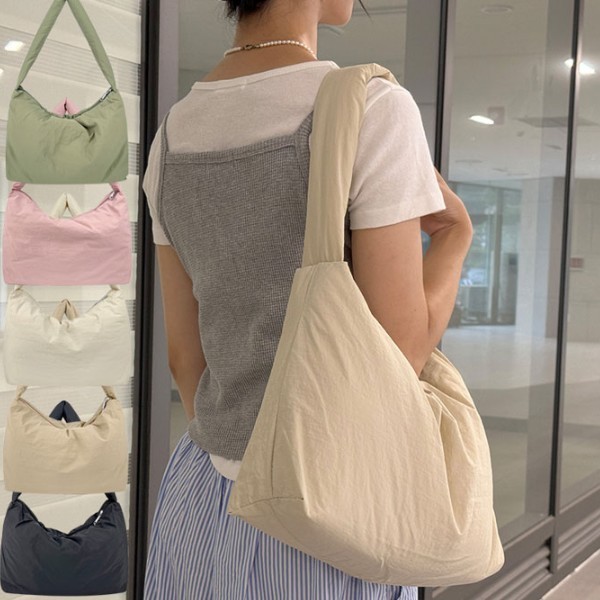 패딩 숄더백 넉넉한 수납 다양한 색상의 촉감좋은 넉넉한 수납공간 가벼운 무게 푹신한 촉감