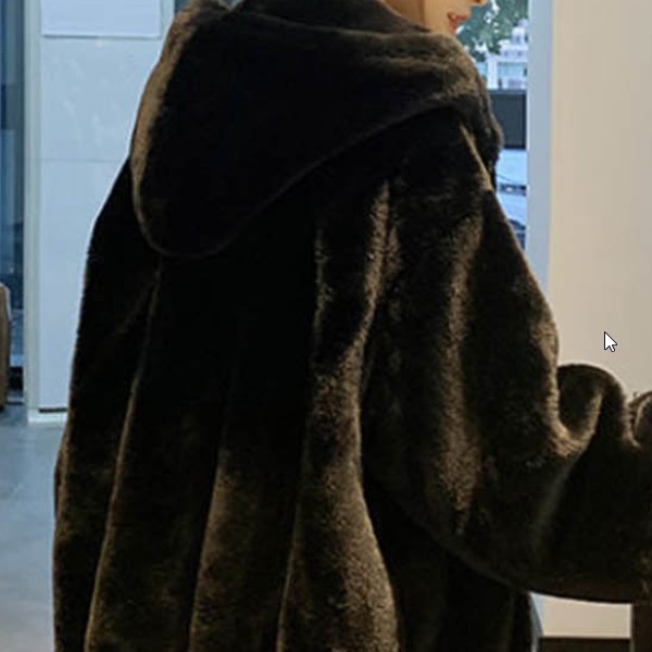 페이크퍼 겨울 도톰 아우터 부드럽고 포근한 착용감 겨울철 데일리룩의 퍼 후드 숏코트