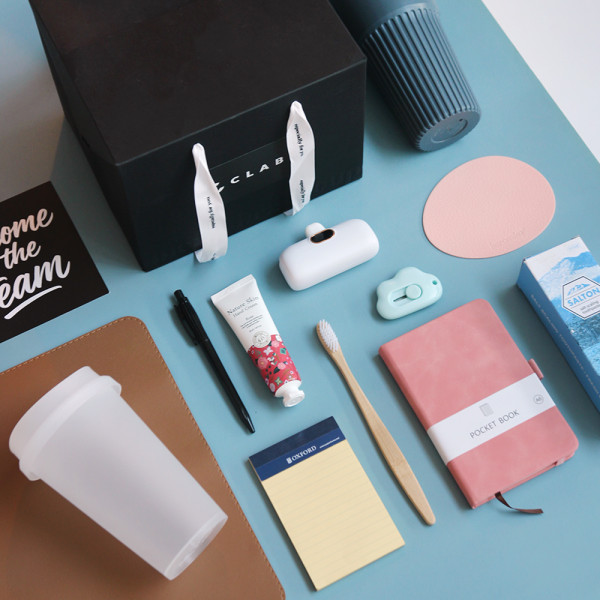커스텀 웰컴키트 주문 제작 사무 용품 선물 세트 굿즈 회사 입사 선물 소량 박스 키트