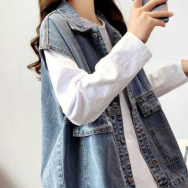워싱 디테일로 빈티지한 감성이 살아나는 여자 청조끼로 심플한 룩에도 어울리는 데일리 조끼
