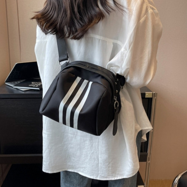 세줄 포인트 캐주얼 웨이스트백 블랙