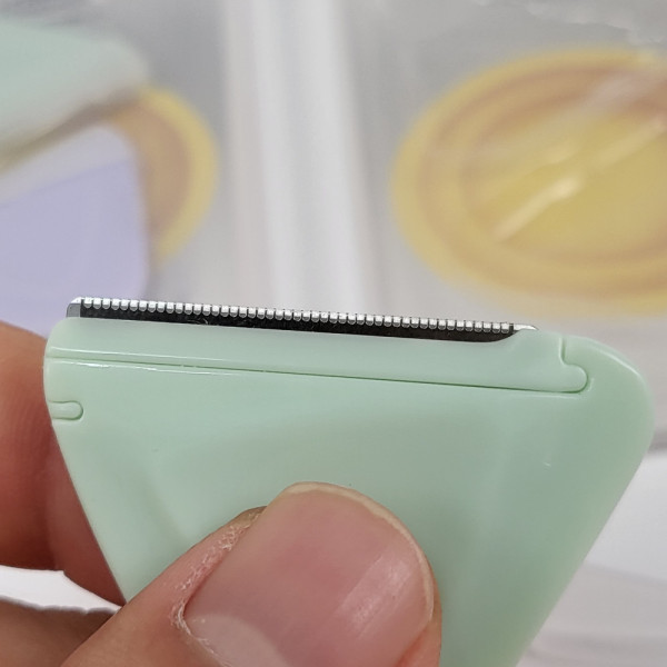휴대용 안전한 삼각 눈썹칼 2P