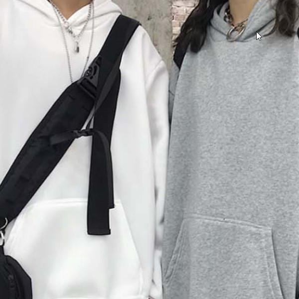 캐주얼룩부터 스트릿룩까지 폭넓게 활용 가능한 활용도 높은 무지 슬림핏 남녀공용 후드티