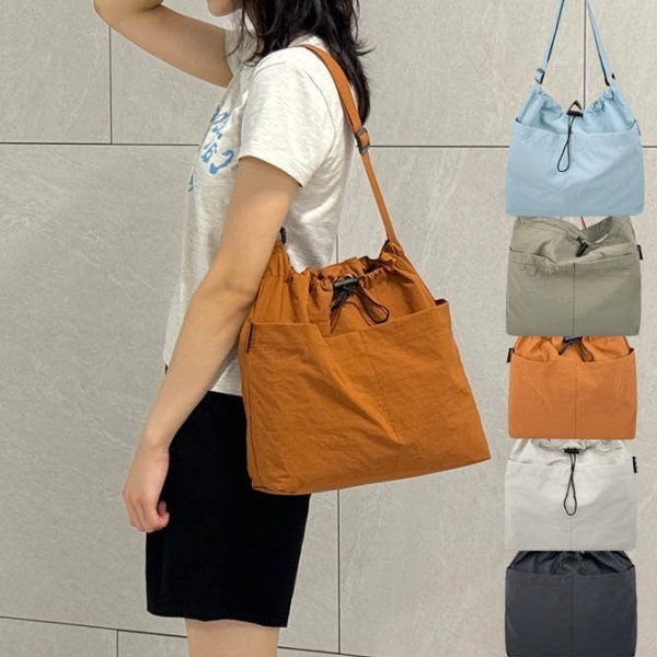 가벼운 캐주얼 숄더백 체계적으로 정리할수 있는 일상에서 사용하기에 적합하고 편리한 가방