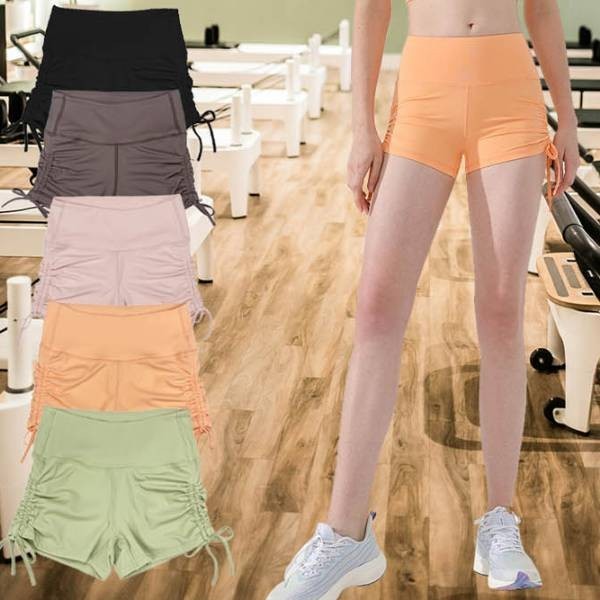 운동용 하의 팬츠 허리라인을 안정적으로 잡아주는 디자인으로 액티브한 동작에도 편안합니다