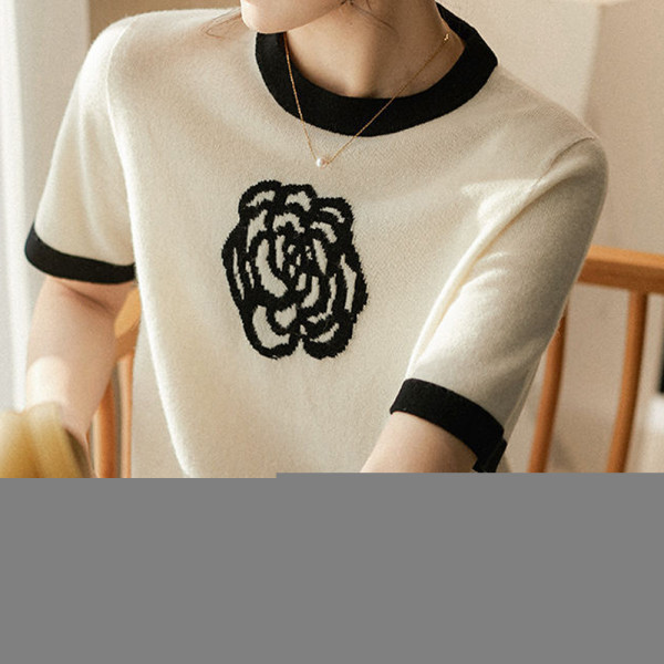 여성 여름 플라워 배색 라운드 반팔 니트 티 아이보리