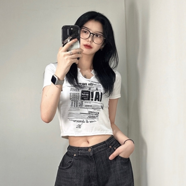 Y2K 힙한 프린팅 티 반팔 앞 트임 티셔츠 2color 세미크롭 레터링 그래픽 슬릿넥