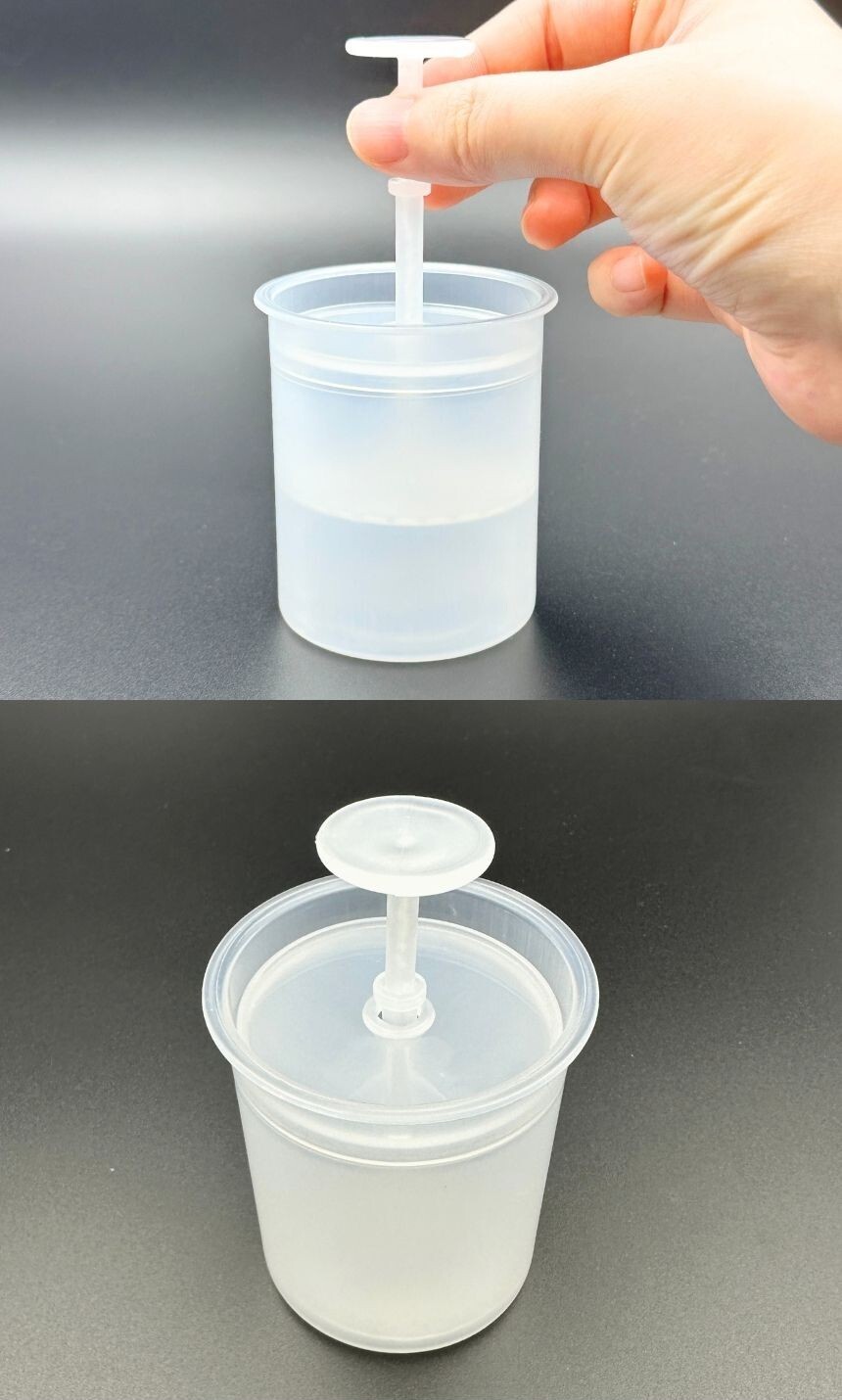 컵 손잡이 디테일 확대 컷